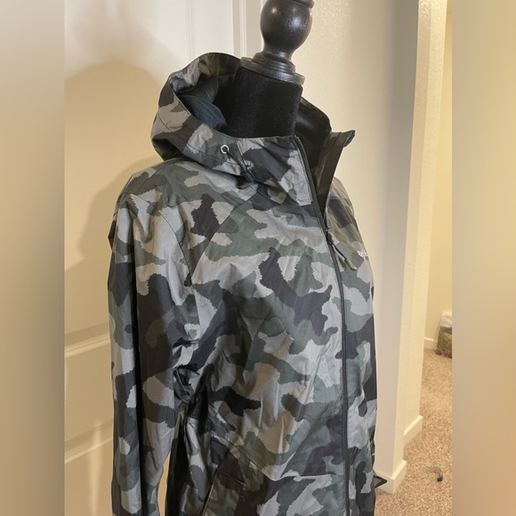 Columbia Women's Packable Rain Jacket - Picture 5 of 7